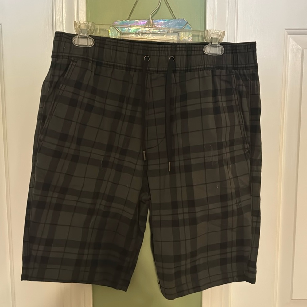 Men’s Hollister shorts